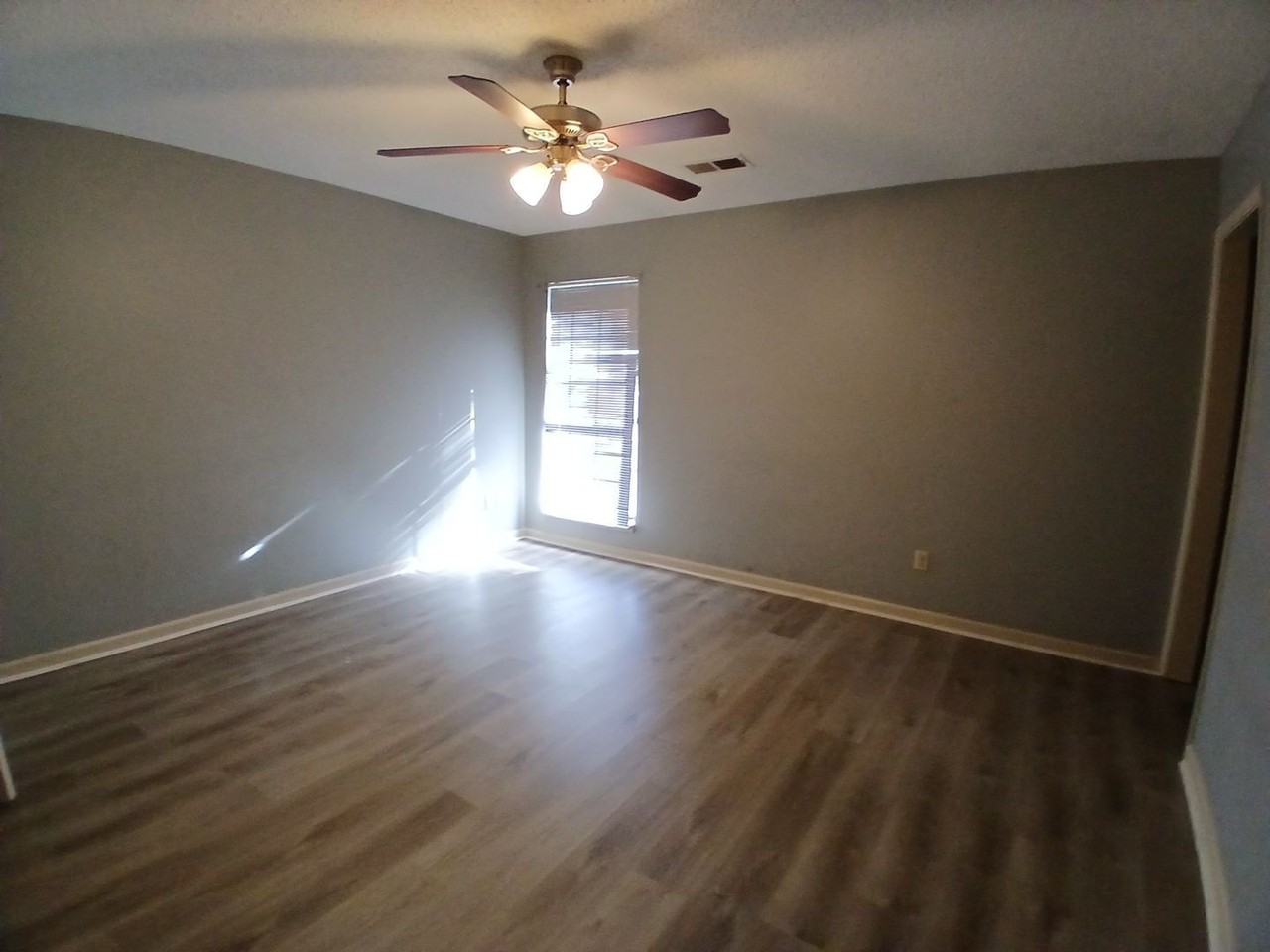 6405 Saginaw Rd - Photo 7 of 10