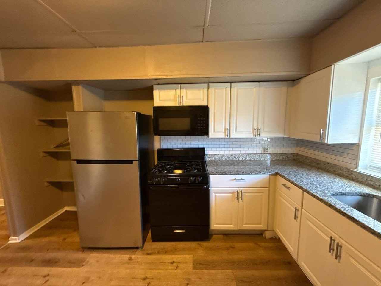 820 N Curley St - Photo 6 of 17