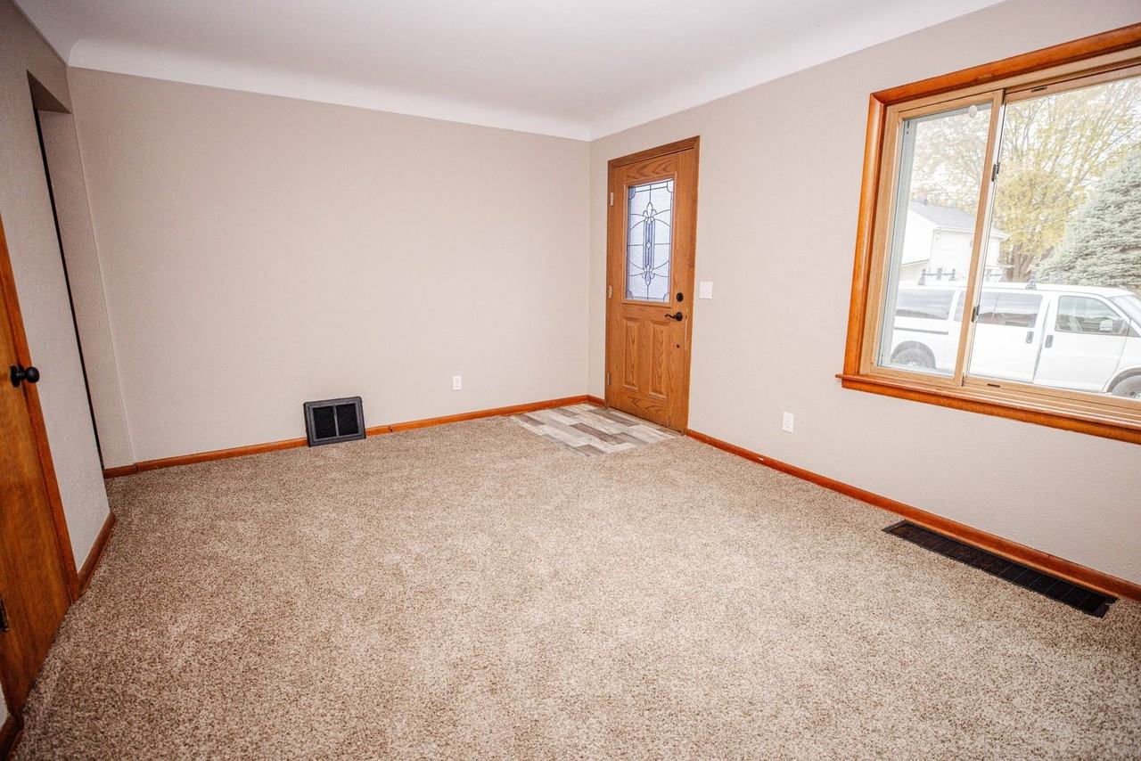 5414 303rd St - Photo 5 of 22