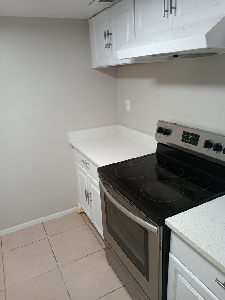 1428 Holden Ave #C - Photo 6 of 9