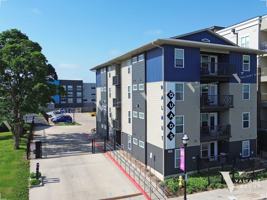 featured image of 450 E Walnut St