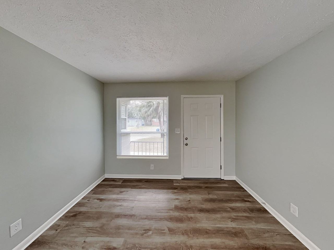 2917 Cesery Blvd - Photo 4 of 18