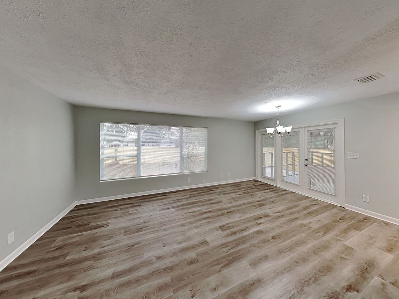 2917 Cesery Blvd - Photo 6 of 18