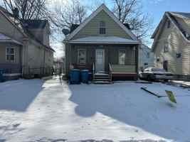 featured image of 939 W 22nd St