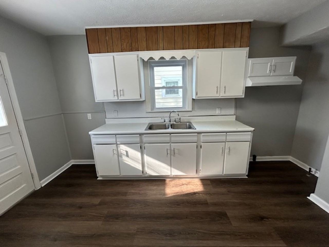 939 W 22nd St - Photo 2 of 13