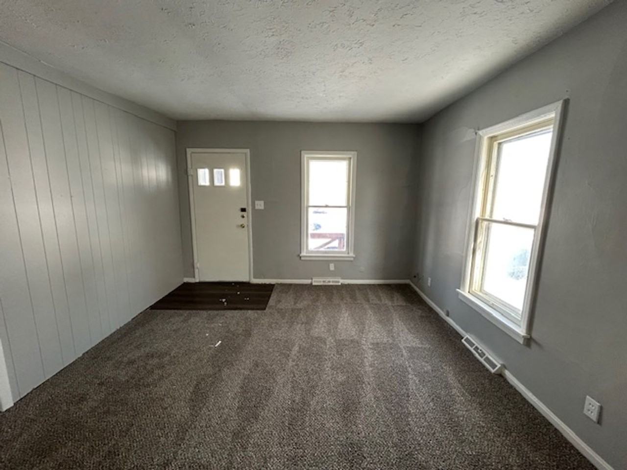 939 W 22nd St - Photo 4 of 13