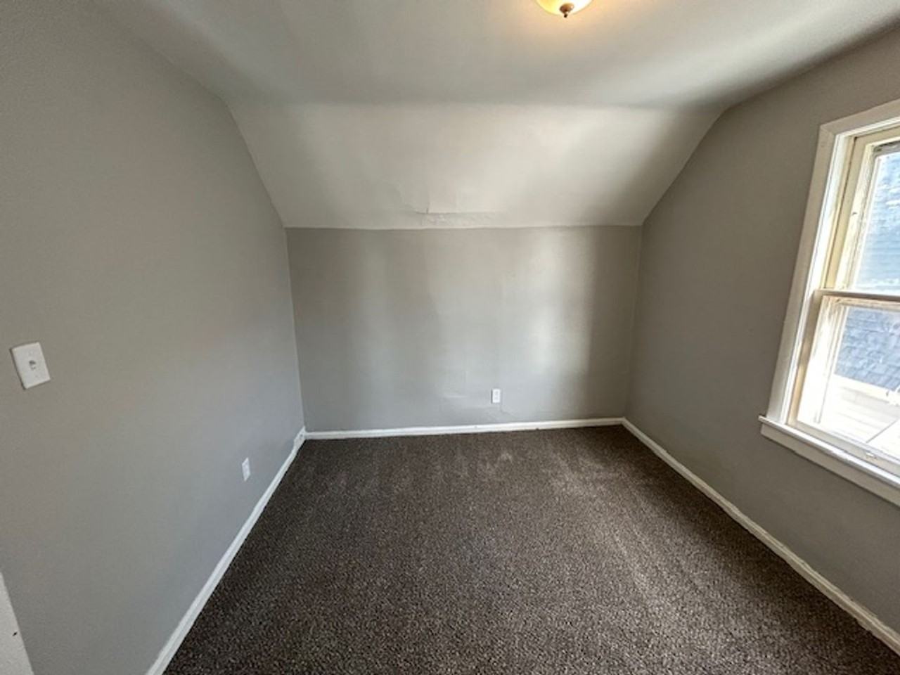 939 W 22nd St - Photo 7 of 13