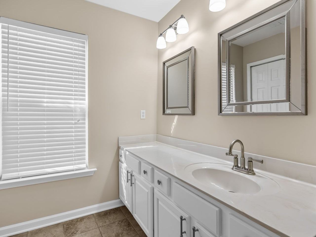 681 Thornbird Cir - Photo 6 of 37