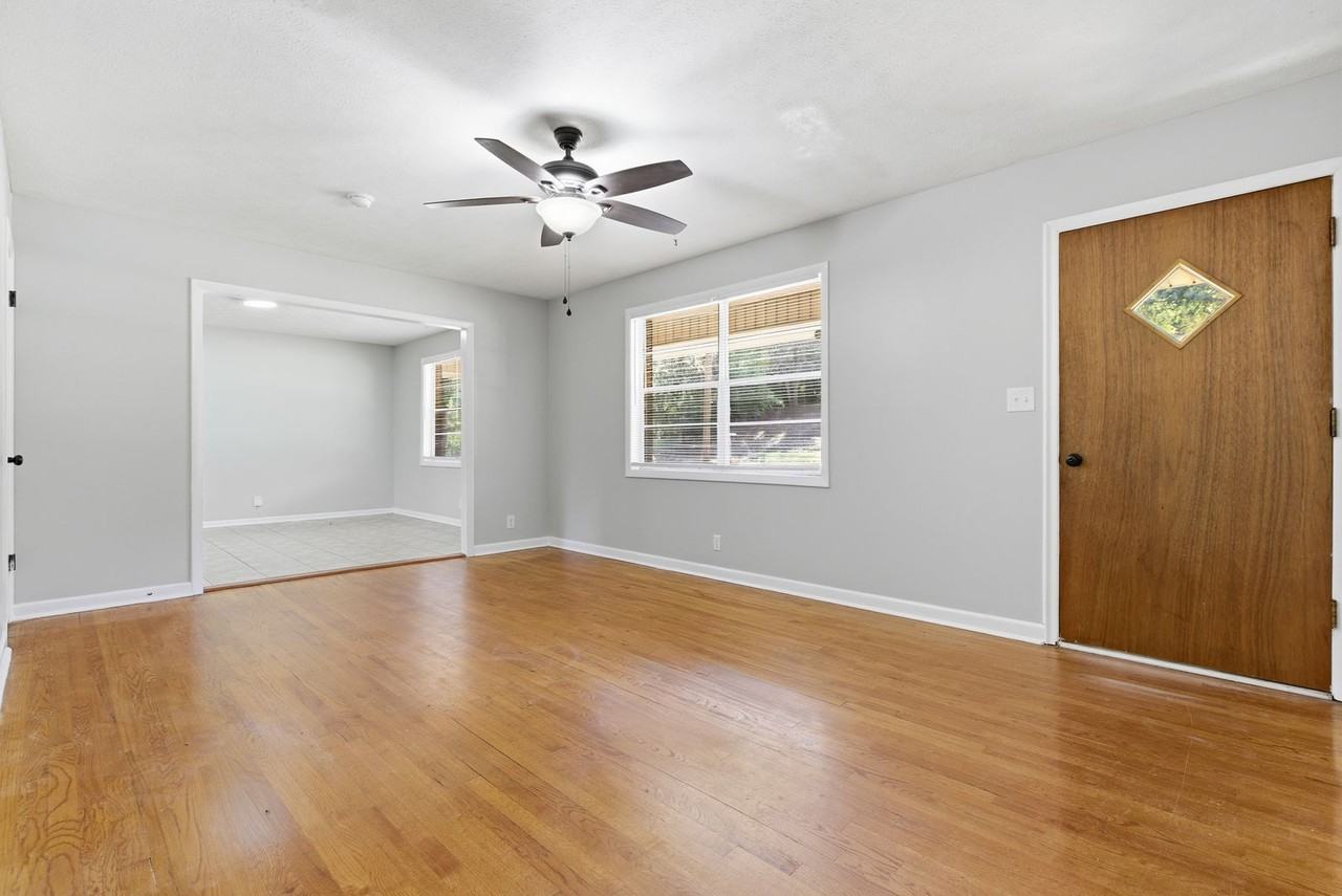 802 28th St - Photo 3 of 15