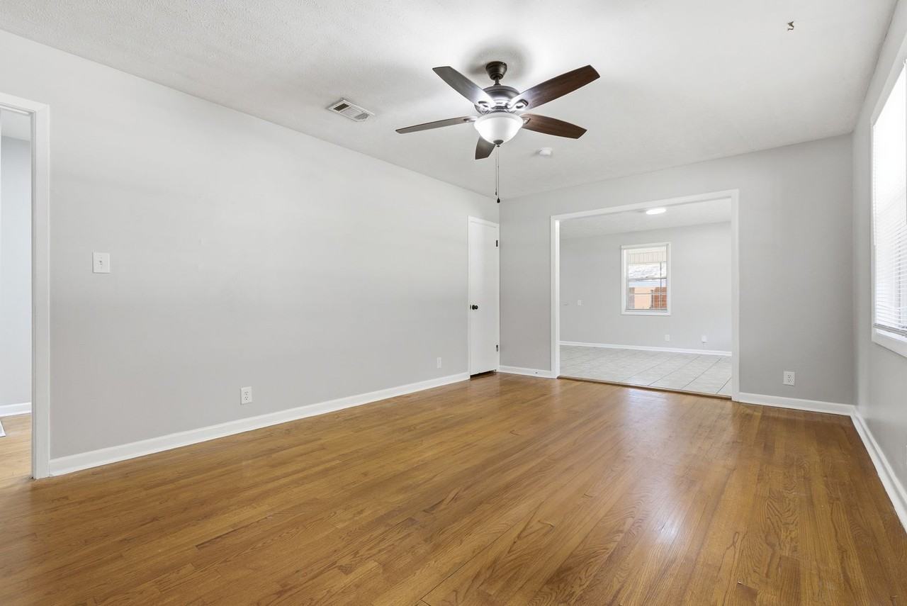 802 28th St - Photo 5 of 15