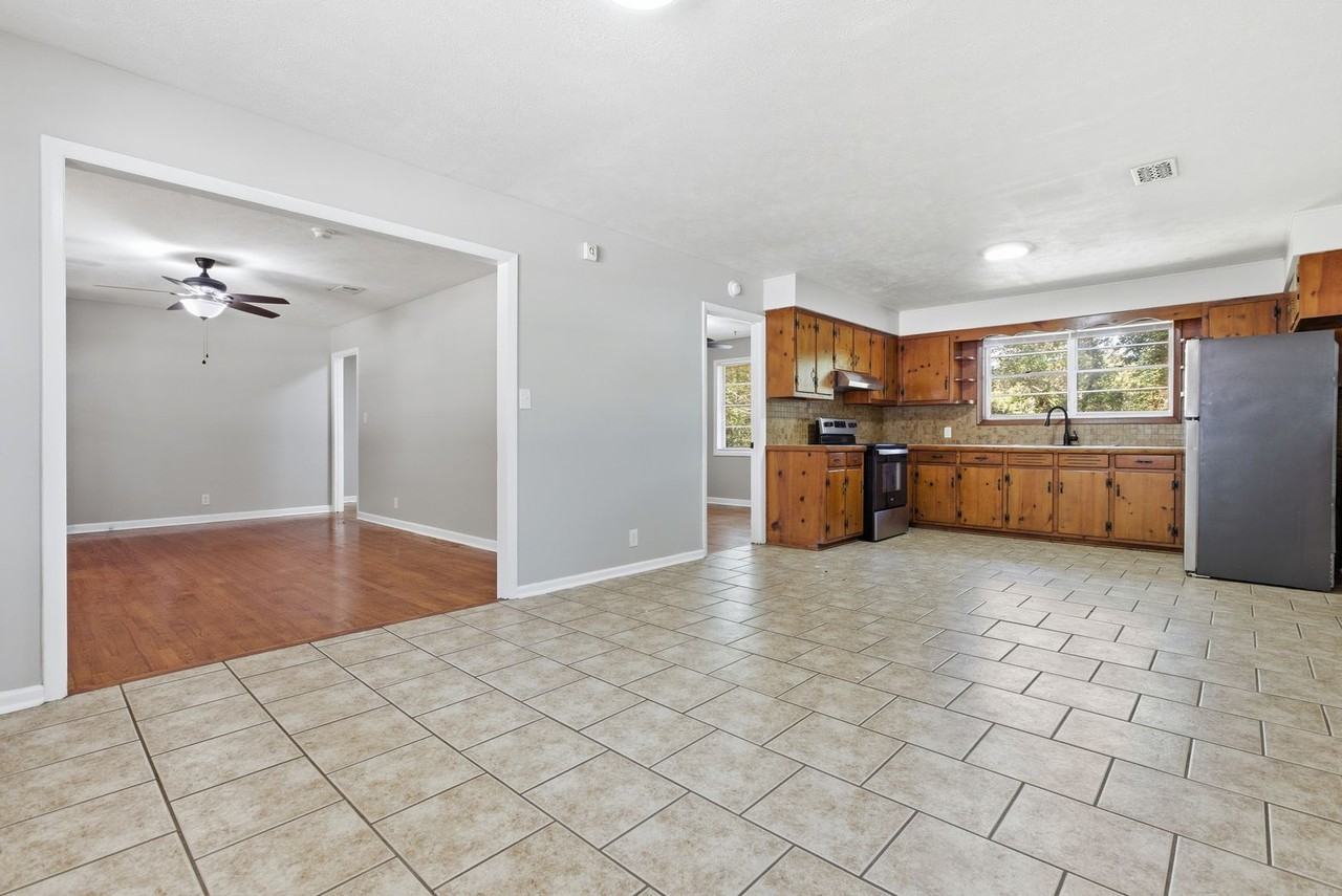 802 28th St - Photo 7 of 15