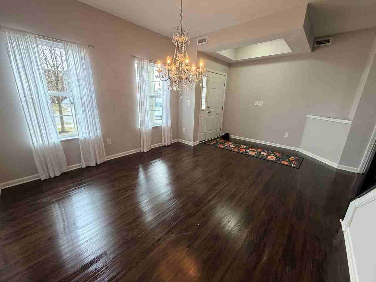 1618 Woodside Cir - Photo 4 of 40