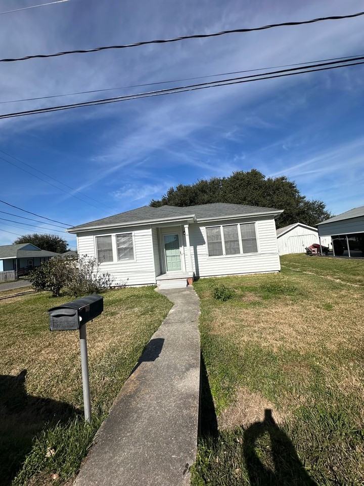 160 Church St - Photo 2 of 34