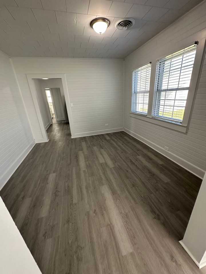 160 Church St - Photo 4 of 34