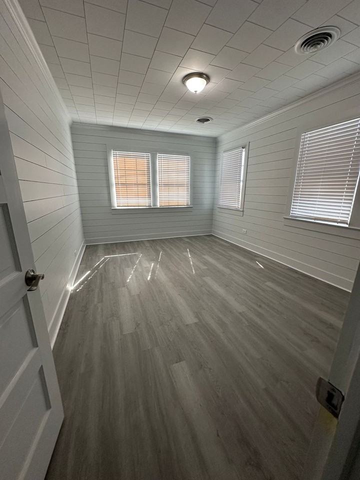 160 Church St - Photo 6 of 34