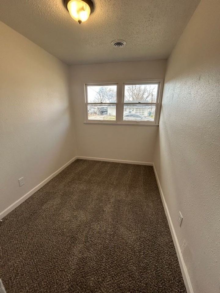 6 Delores Dr - Photo 3 of 9