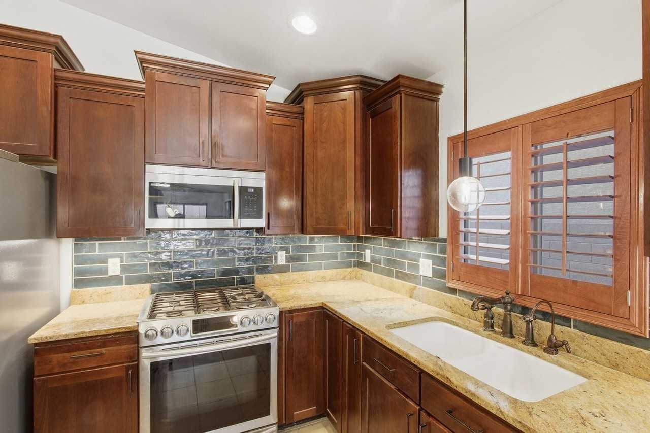 114 S Beyerville Pl - Photo 6 of 37