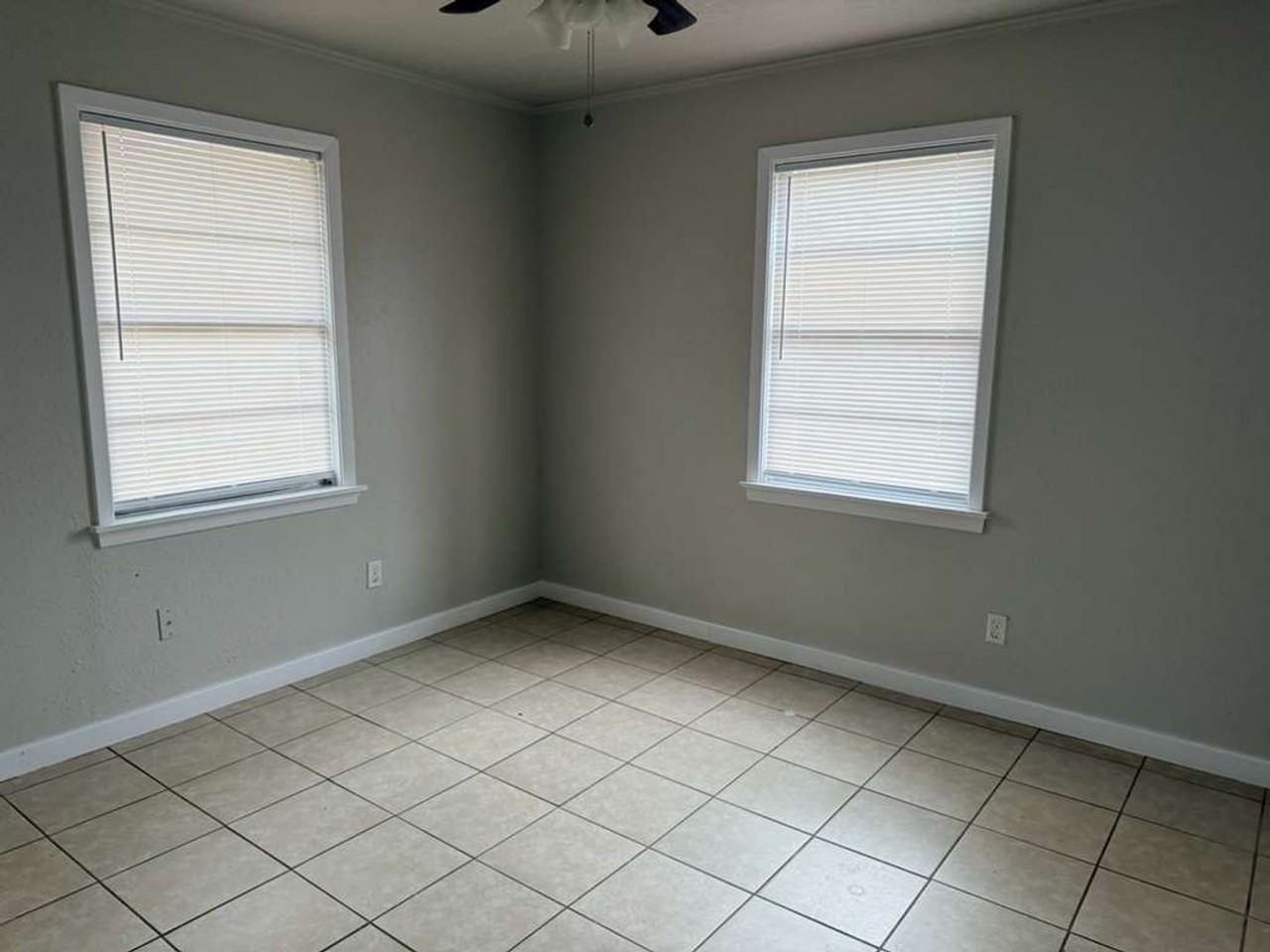 435 Beech St - Photo 4 of 8