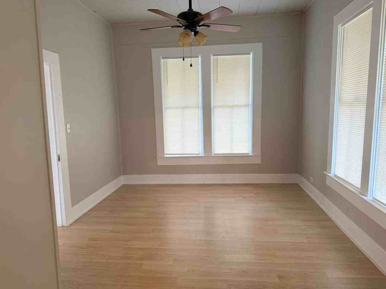 150 Pecan St - Photo 4 of 10