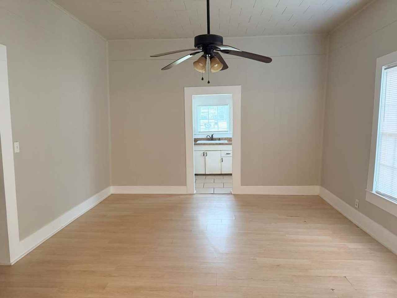 150 Pecan St - Photo 6 of 10