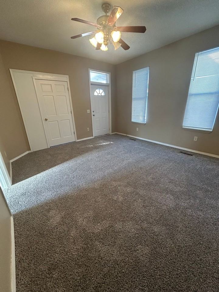 2905 Hanna St - Photo 4 of 29