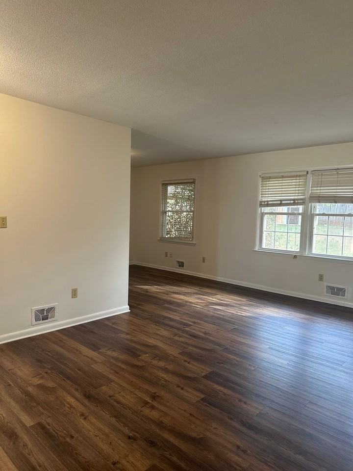 115 Stafford Dr - Photo 6 of 31