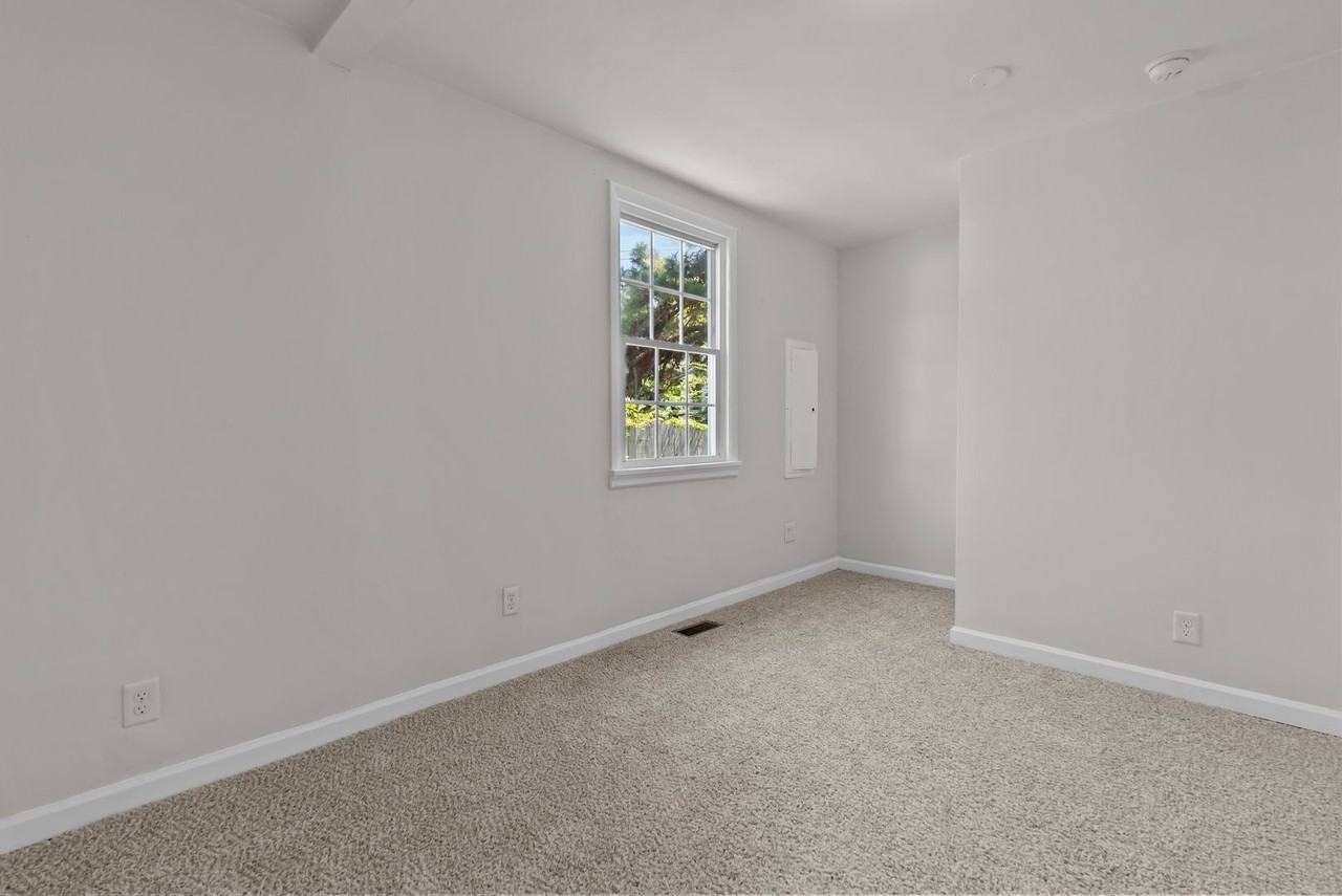 3403 Commonwealth Ave - Photo 6 of 41