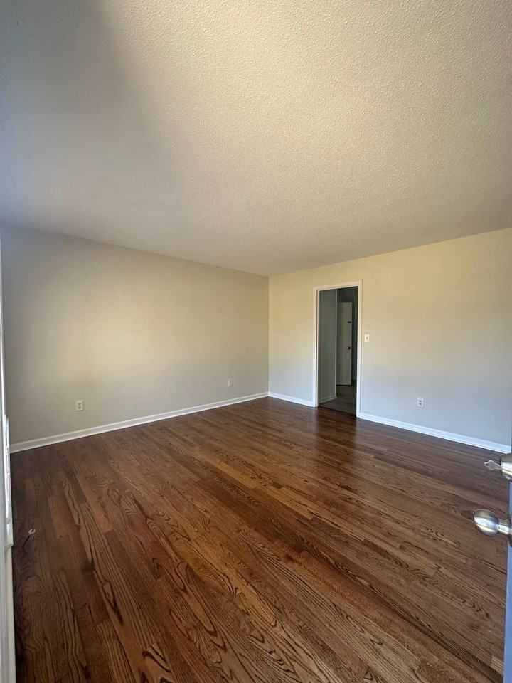 51 Lawanna Dr - Photo 4 of 36