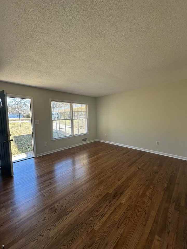 51 Lawanna Dr - Photo 5 of 36