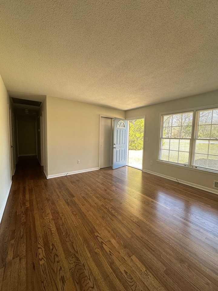 51 Lawanna Dr - Photo 6 of 36