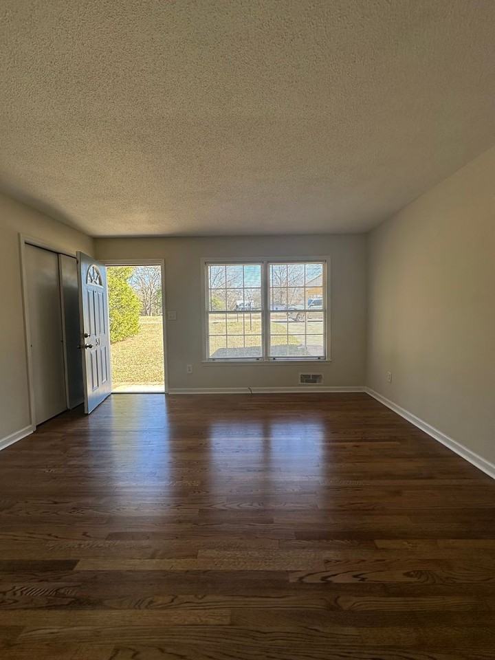 51 Lawanna Dr - Photo 7 of 36