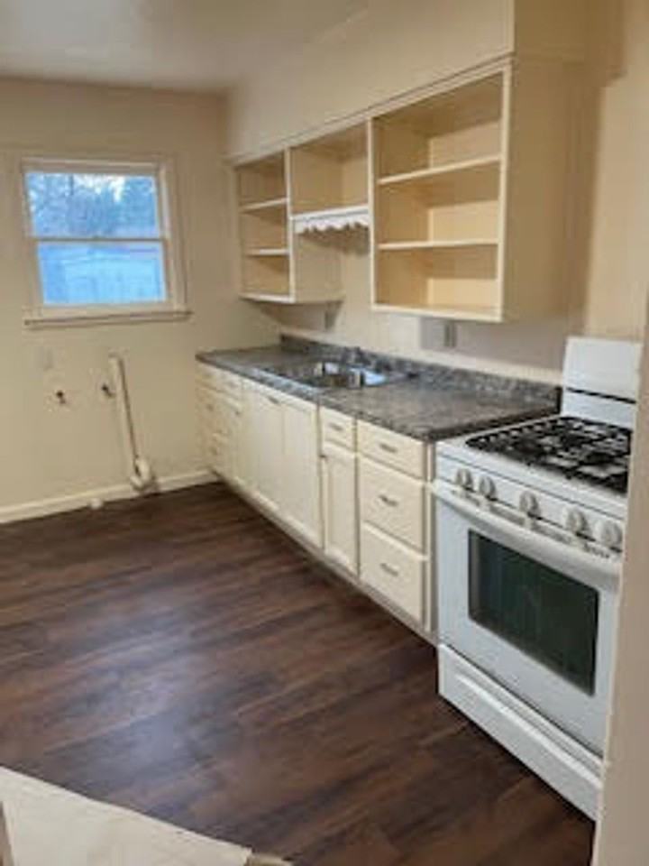 3576 Regal Rd - Photo 7 of 24