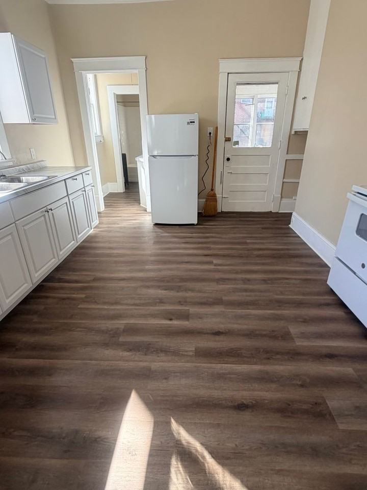 707 S Court St - Photo 3 of 11