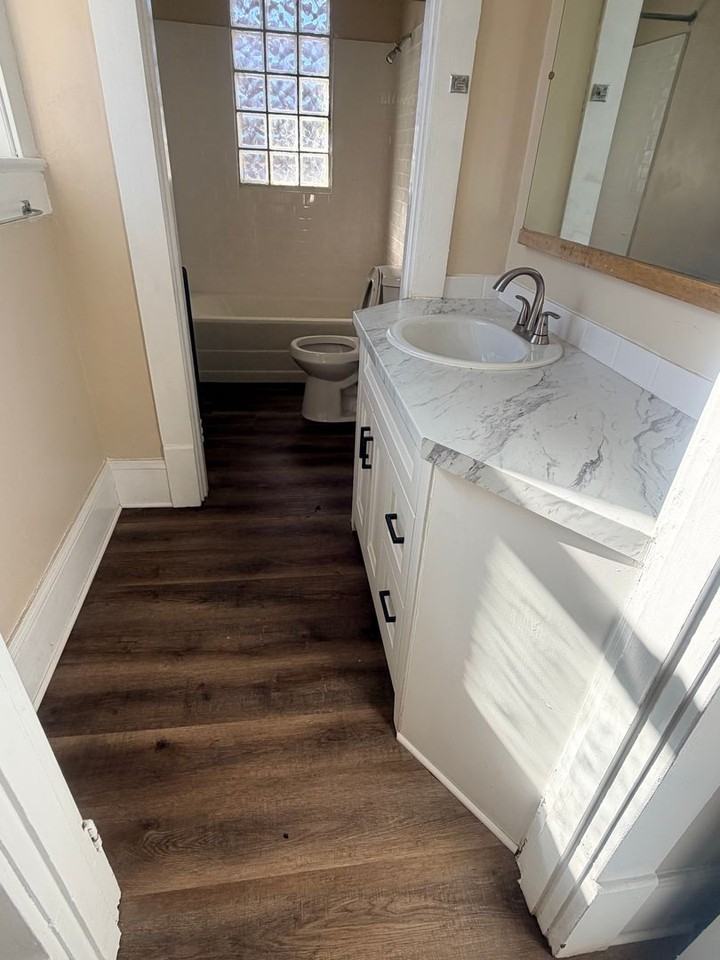 707 S Court St - Photo 4 of 11