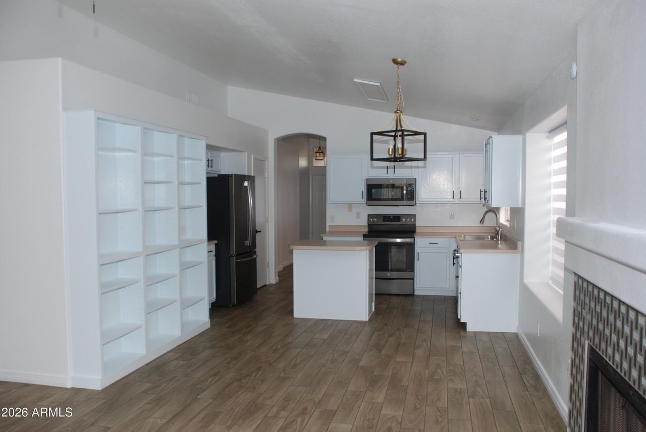 249 W Grovers Ave - Photo 3 of 35