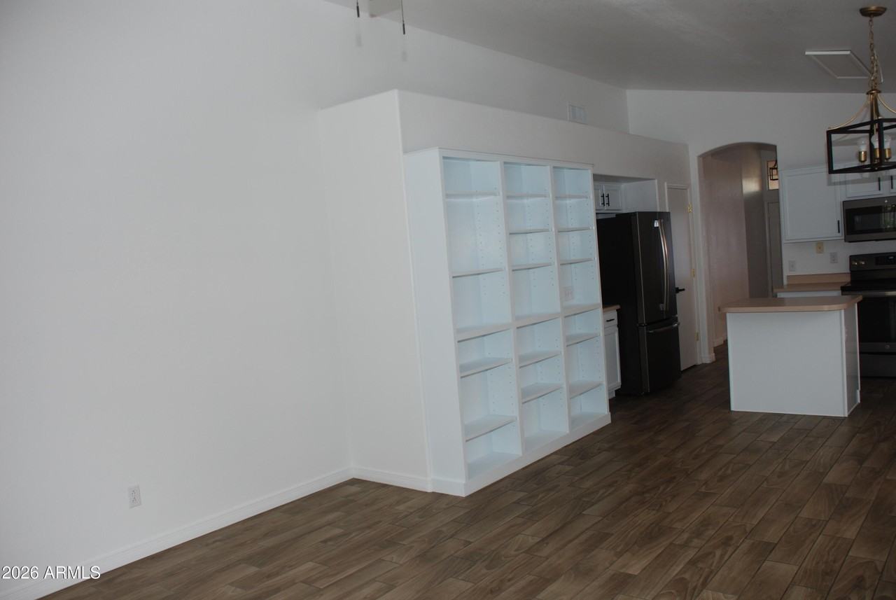 249 W Grovers Ave - Photo 4 of 35