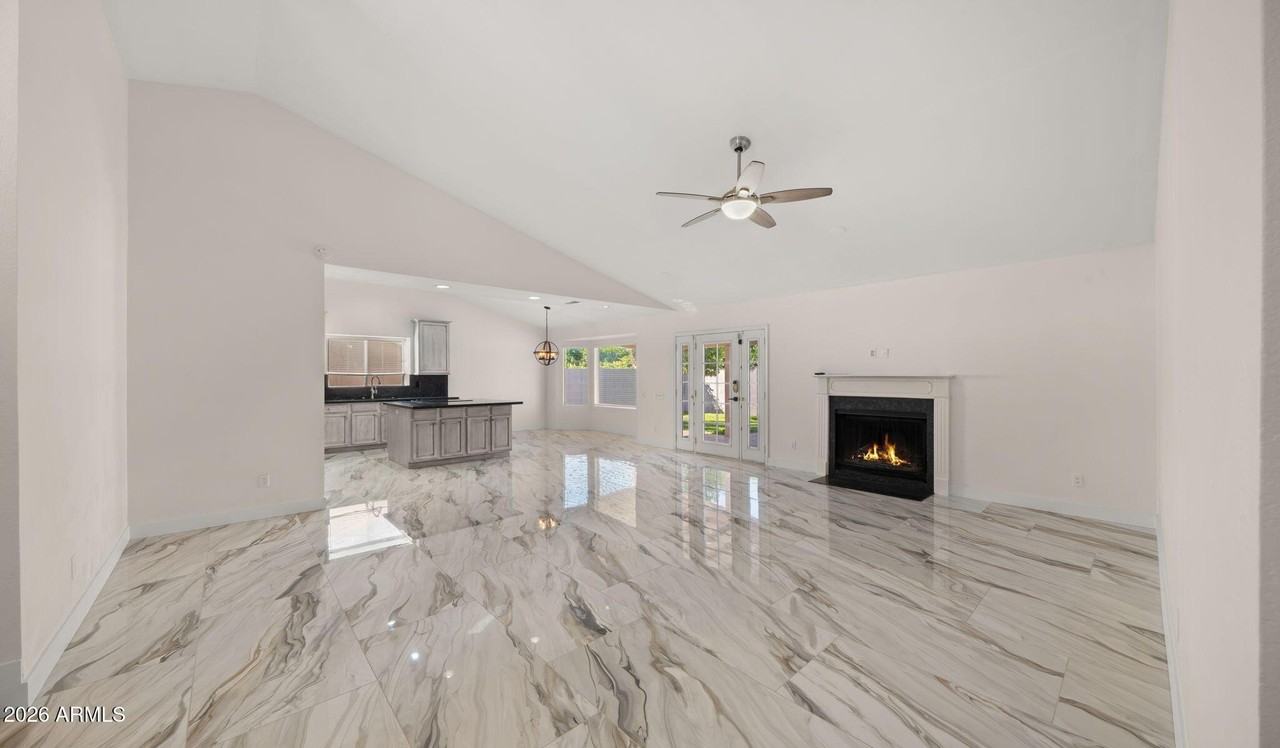 11446 N 109th St - Photo 3 of 17