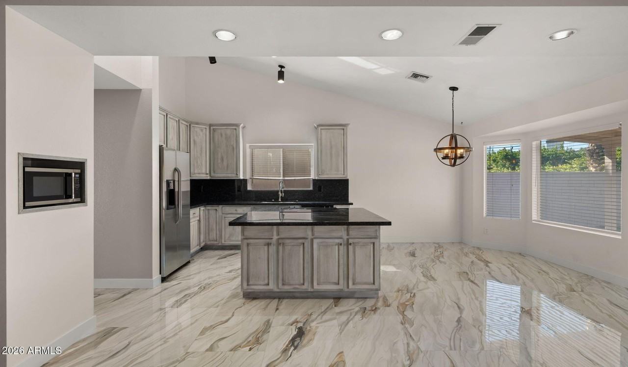 11446 N 109th St - Photo 4 of 17