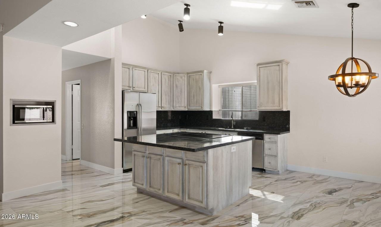 11446 N 109th St - Photo 5 of 17