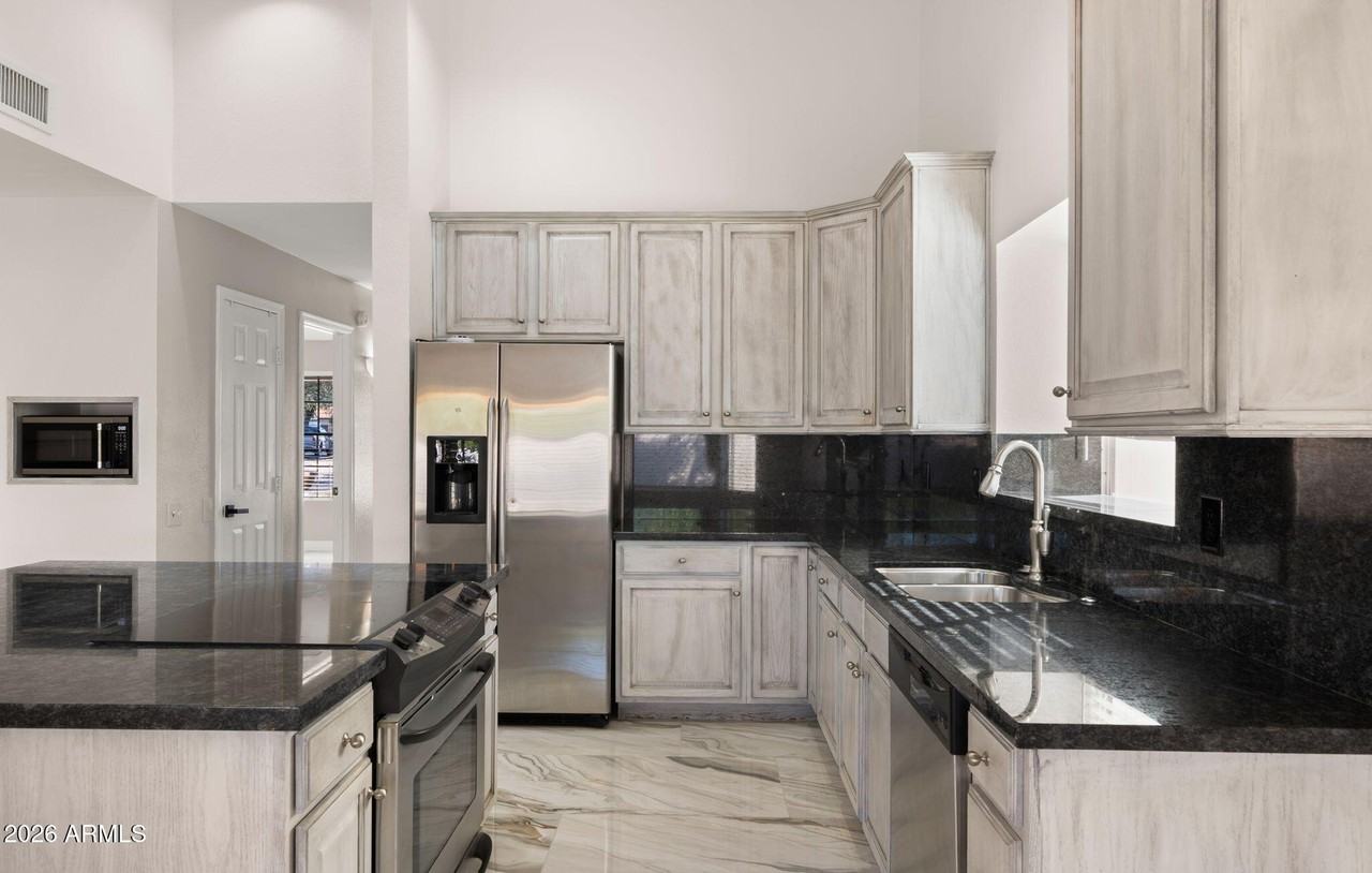 11446 N 109th St - Photo 6 of 17