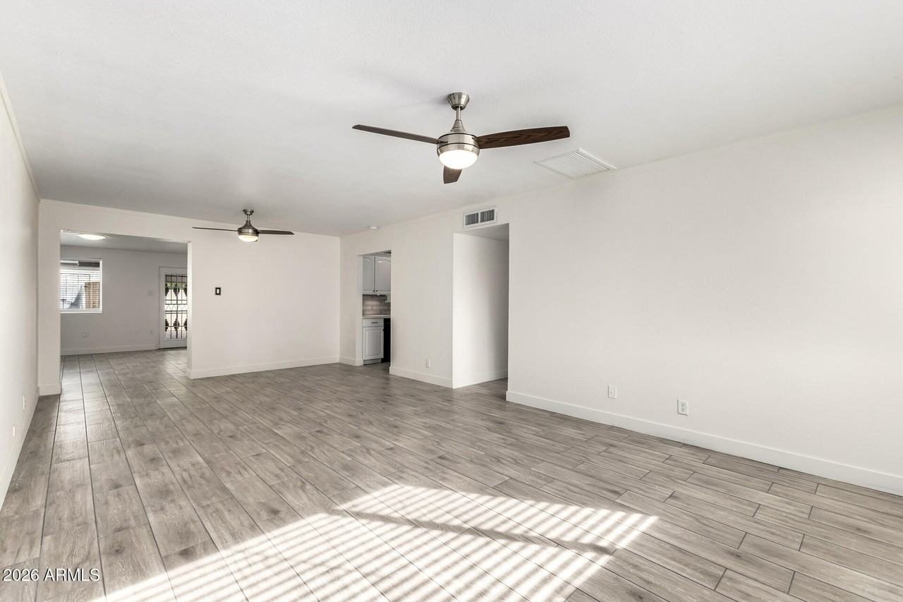 3920 W Harmont Dr - Photo 4 of 31