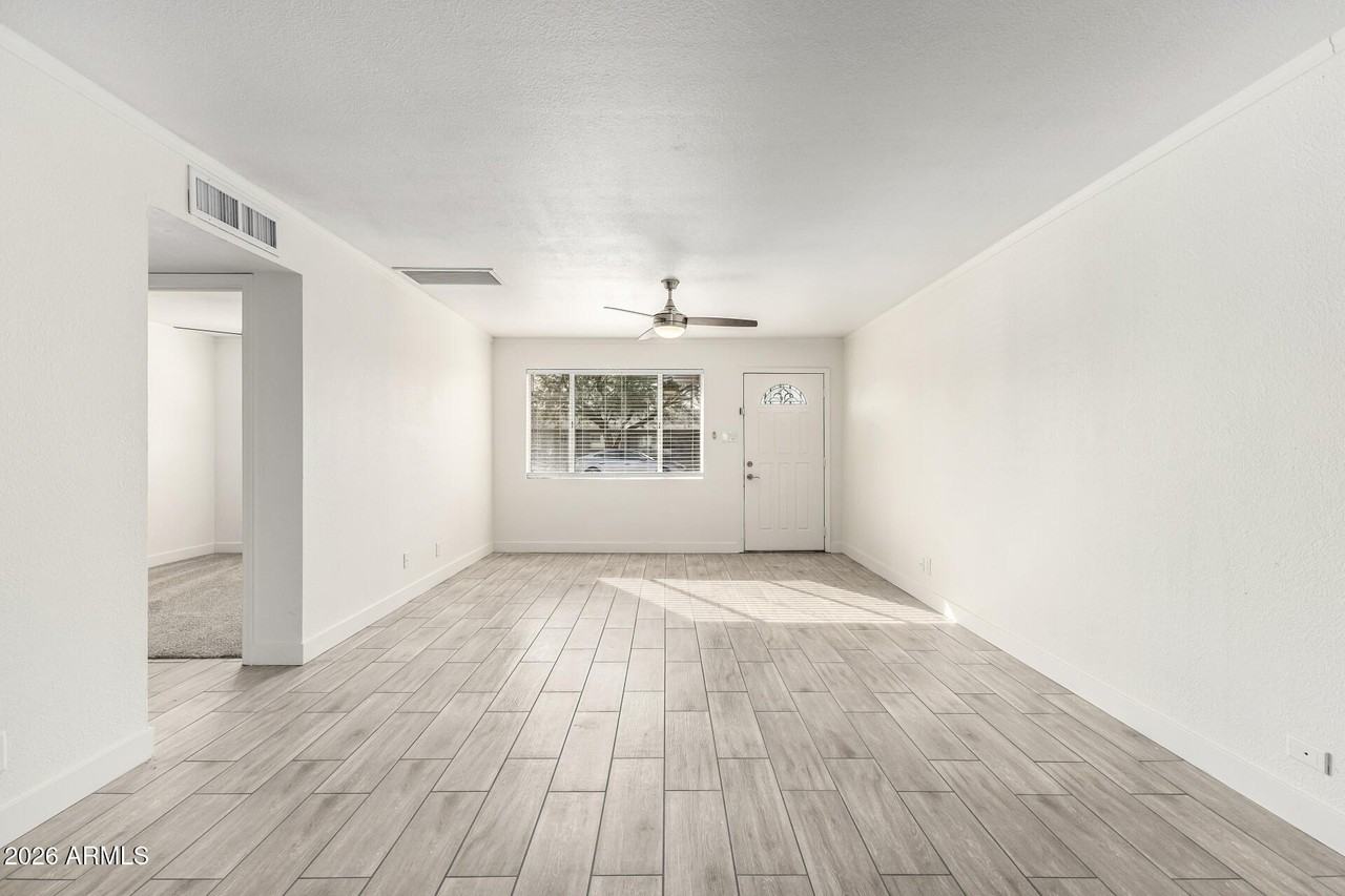 3920 W Harmont Dr - Photo 6 of 31