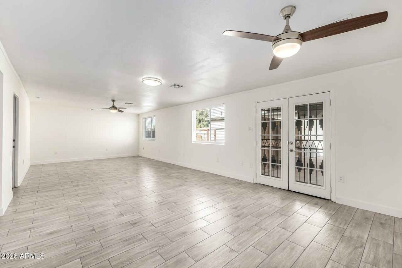 3920 W Harmont Dr - Photo 7 of 31