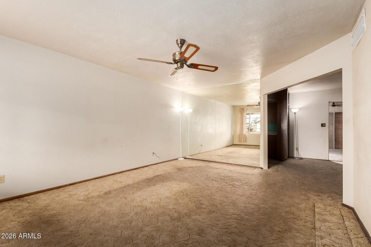 1125 E 11th St - Photo 3 of 46