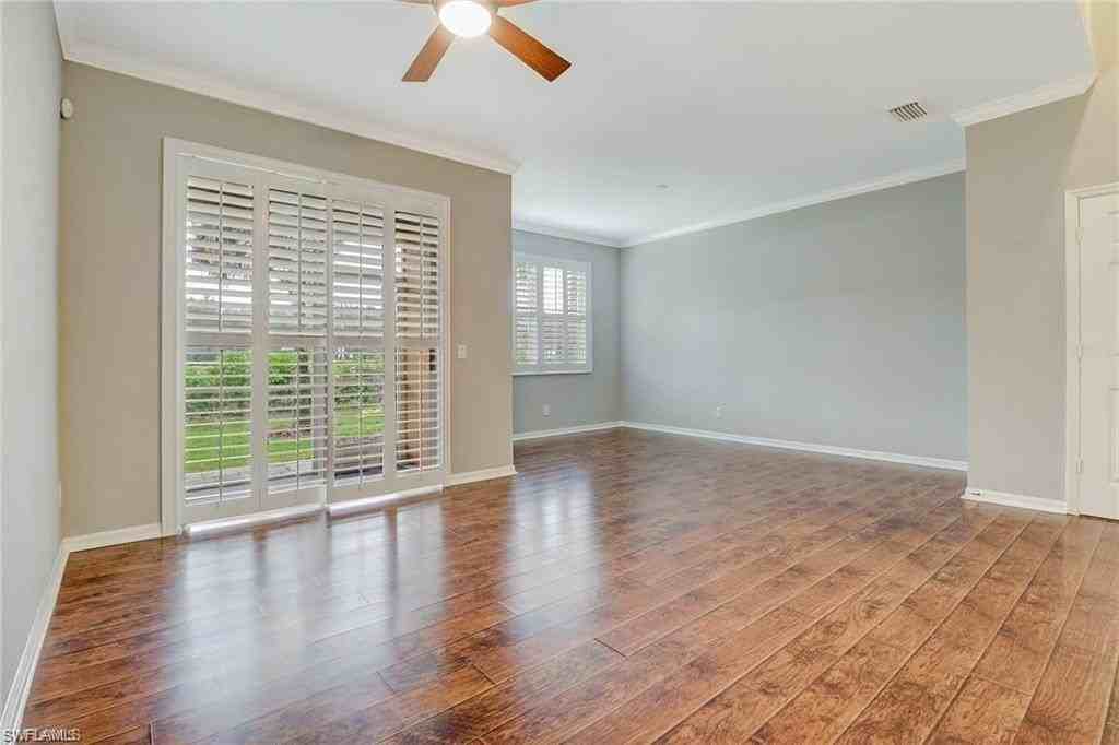 9801 Foxhall Way Unit 4 #4 - Photo 5 of 23