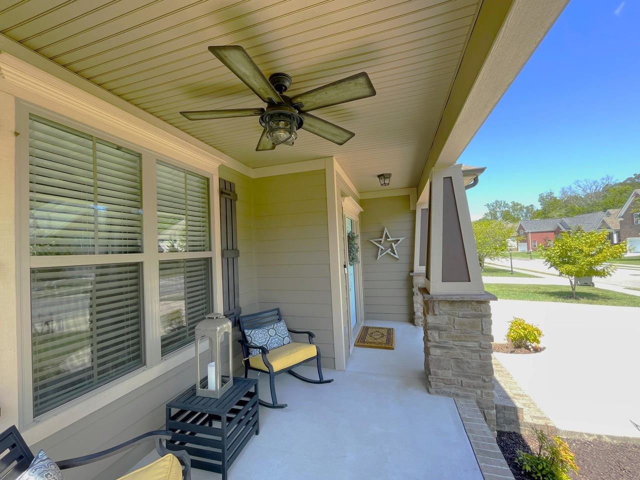 1044 Manassas Dr - Photo 2 of 24