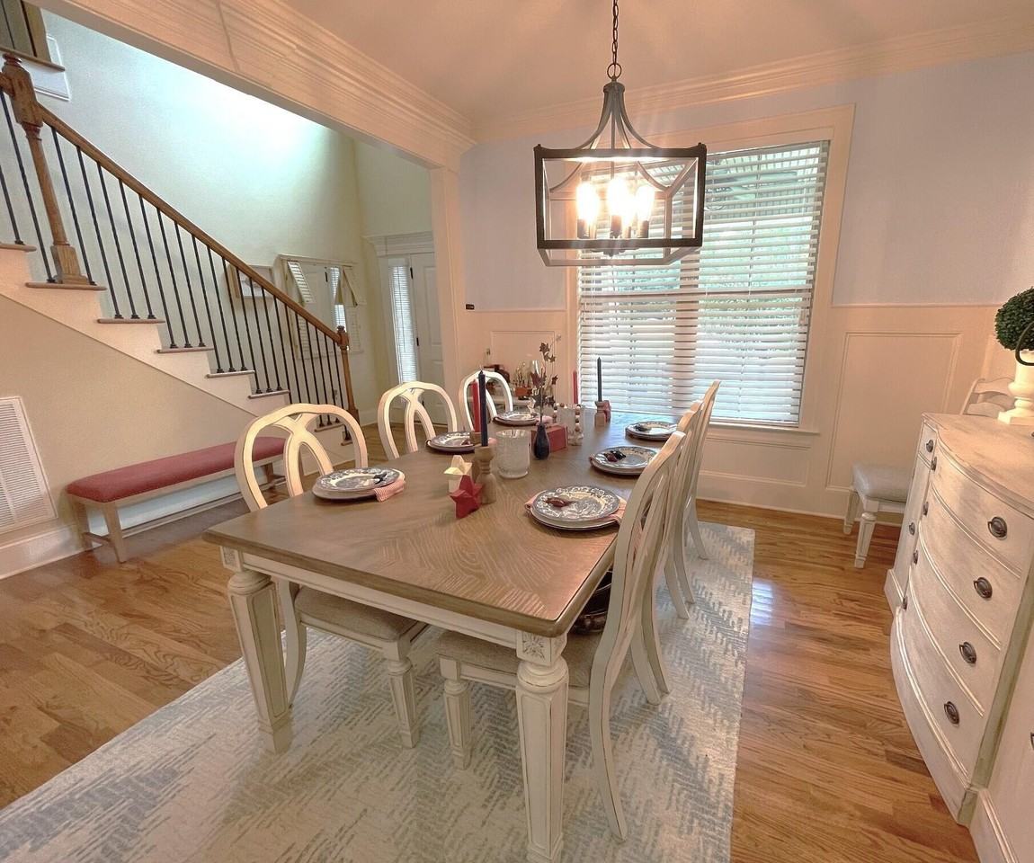 1044 Manassas Dr - Photo 4 of 24