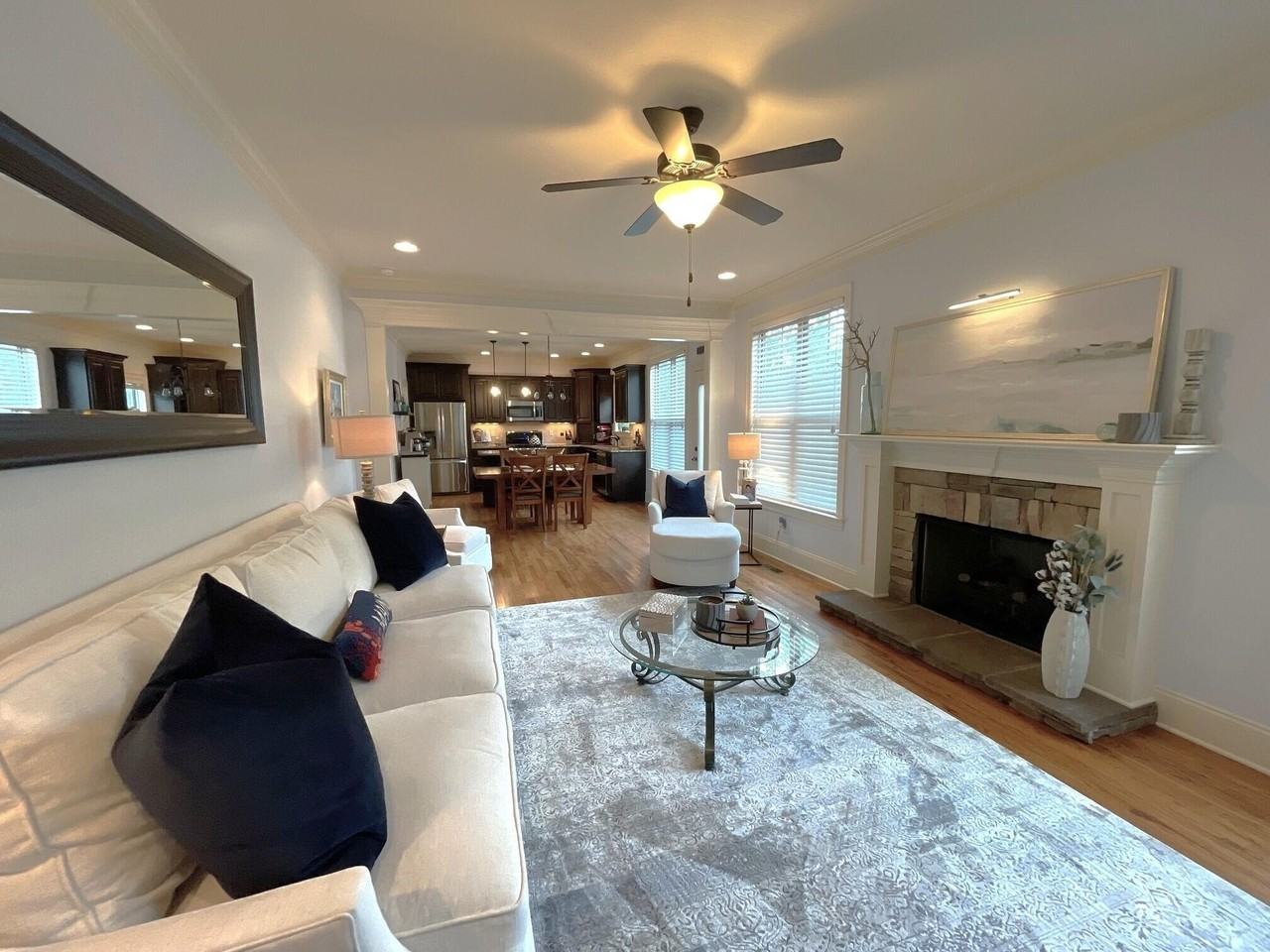 1044 Manassas Dr - Photo 6 of 24