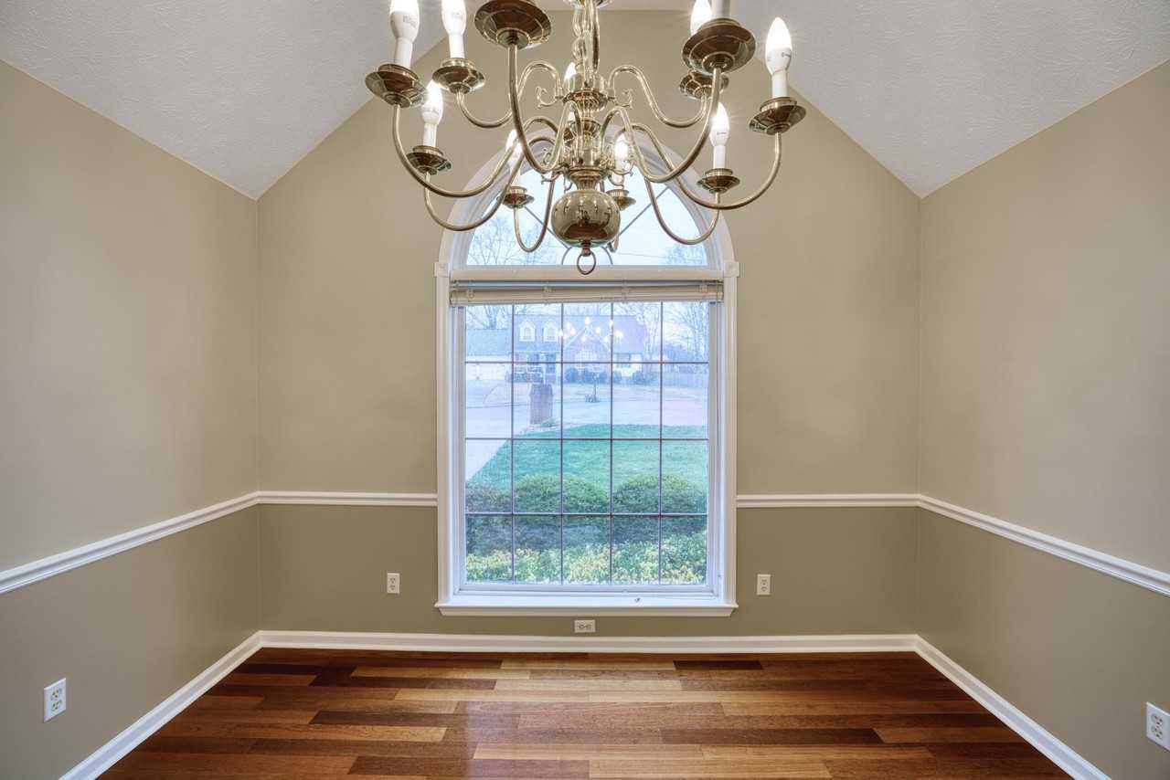 130 Spring Ln - Photo 5 of 35