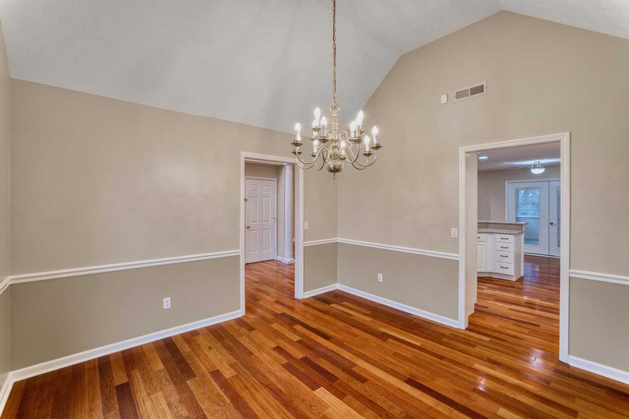 130 Spring Ln - Photo 4 of 35